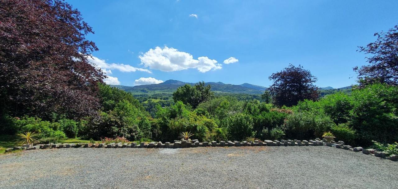 Spring At Pen Y Coed Hall With Hot Tub Dolgellau